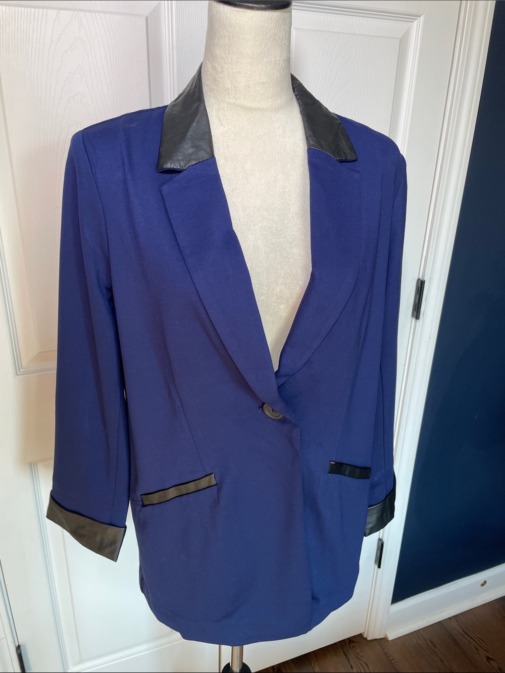 NWOT Susan Graver Royal Blue Blazer Black Faux Leather Trim Stretchy Size 14 P